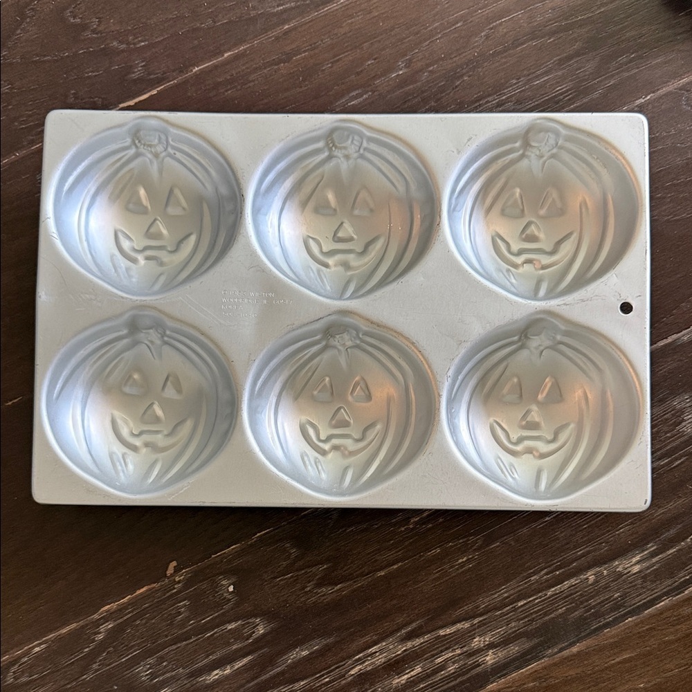 Wilton Metallic Pumpkin Cakelet Pan